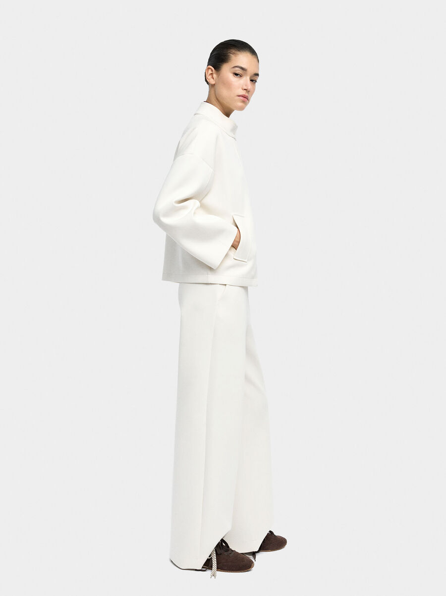 Light jacket with pockets