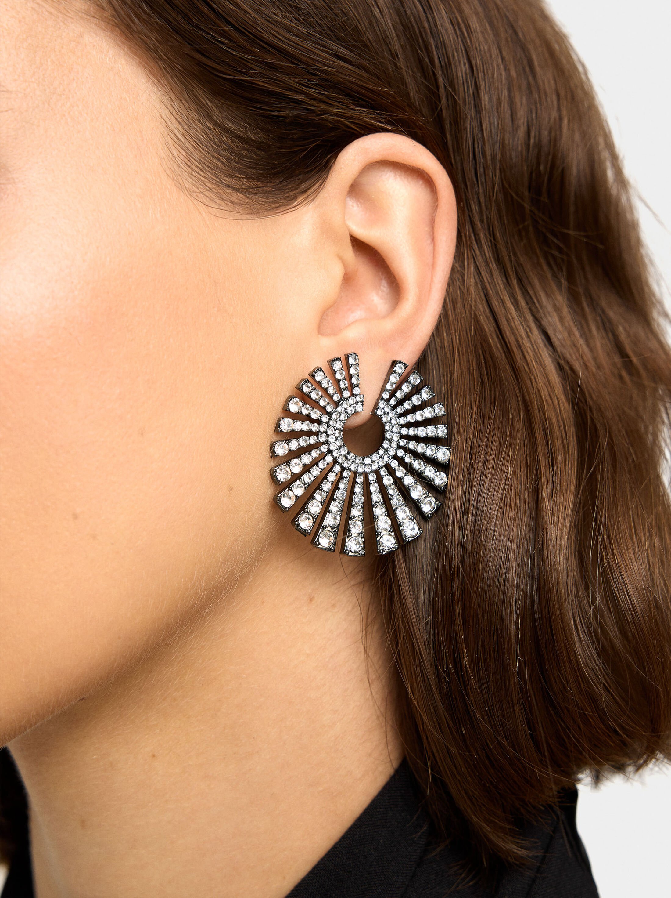 Round earrings with crystals image number 1.0