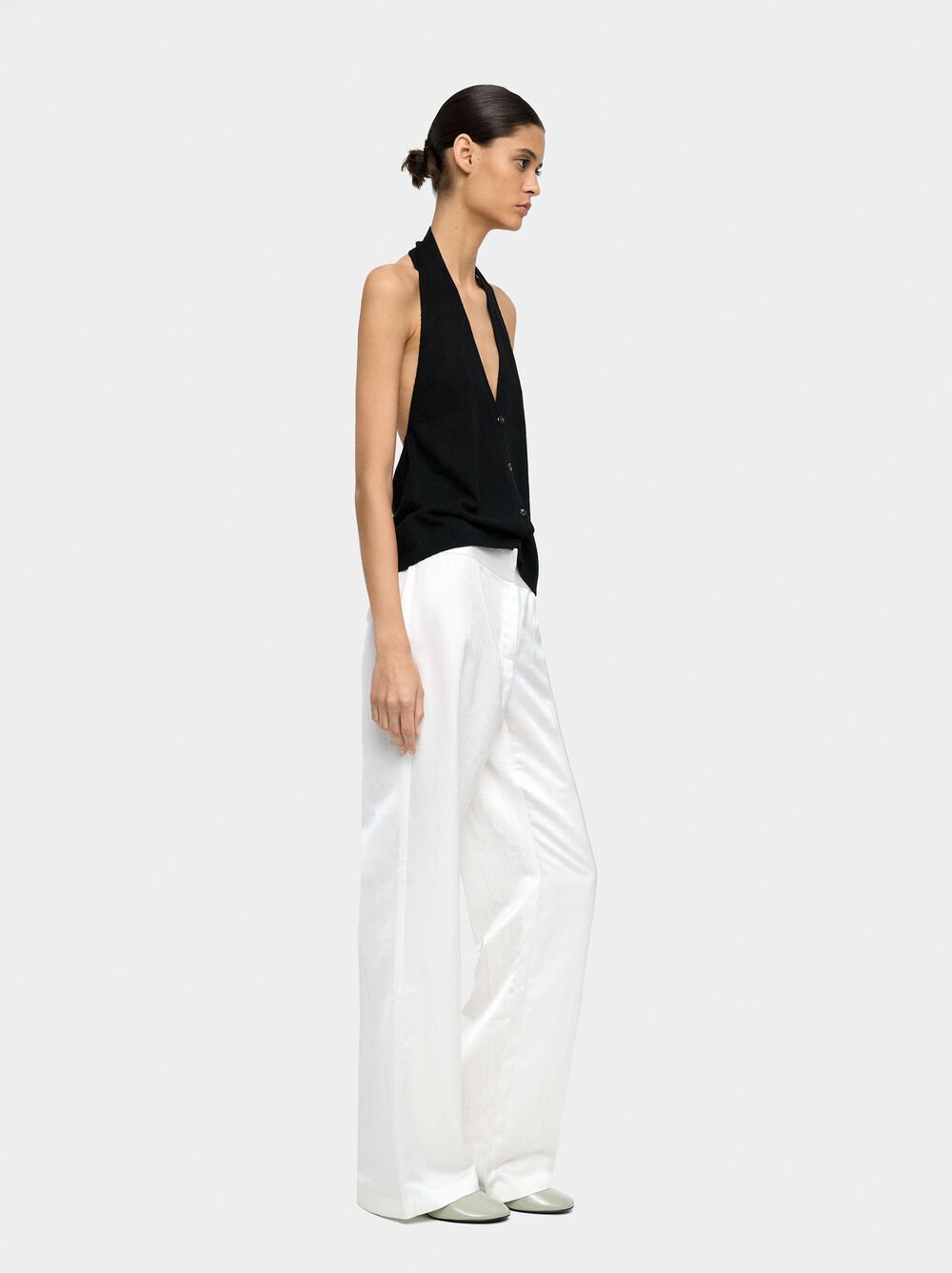 Straight trousers with mid-rise waist