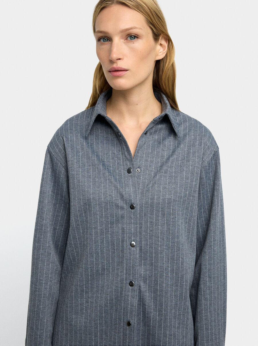 Camisa con raya diplomática