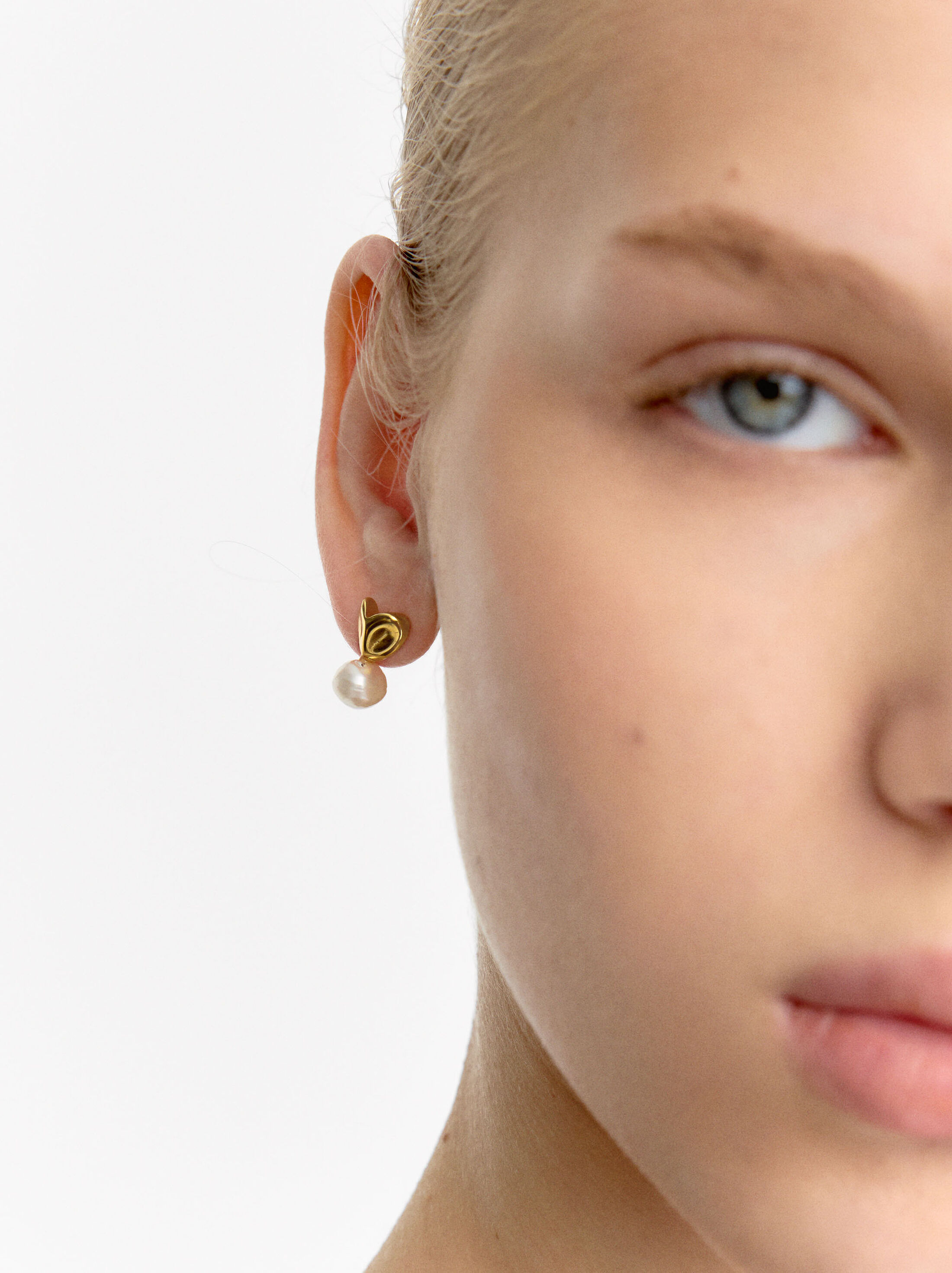 Heart-shaped earrings with pearls - stainless steel image number 1.0