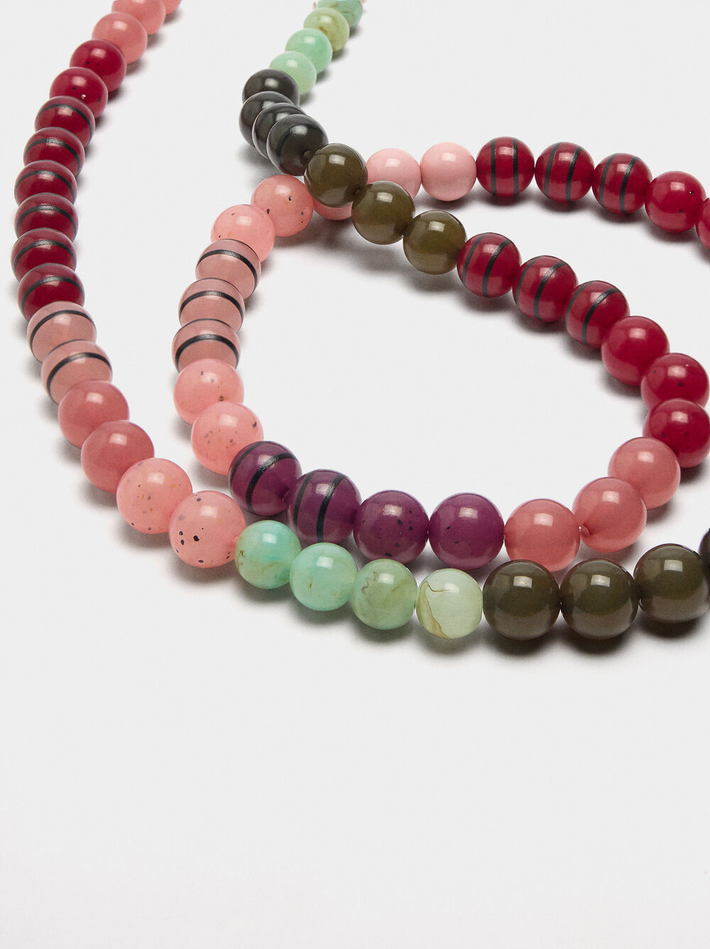 Collier long multicolore en effet pierre