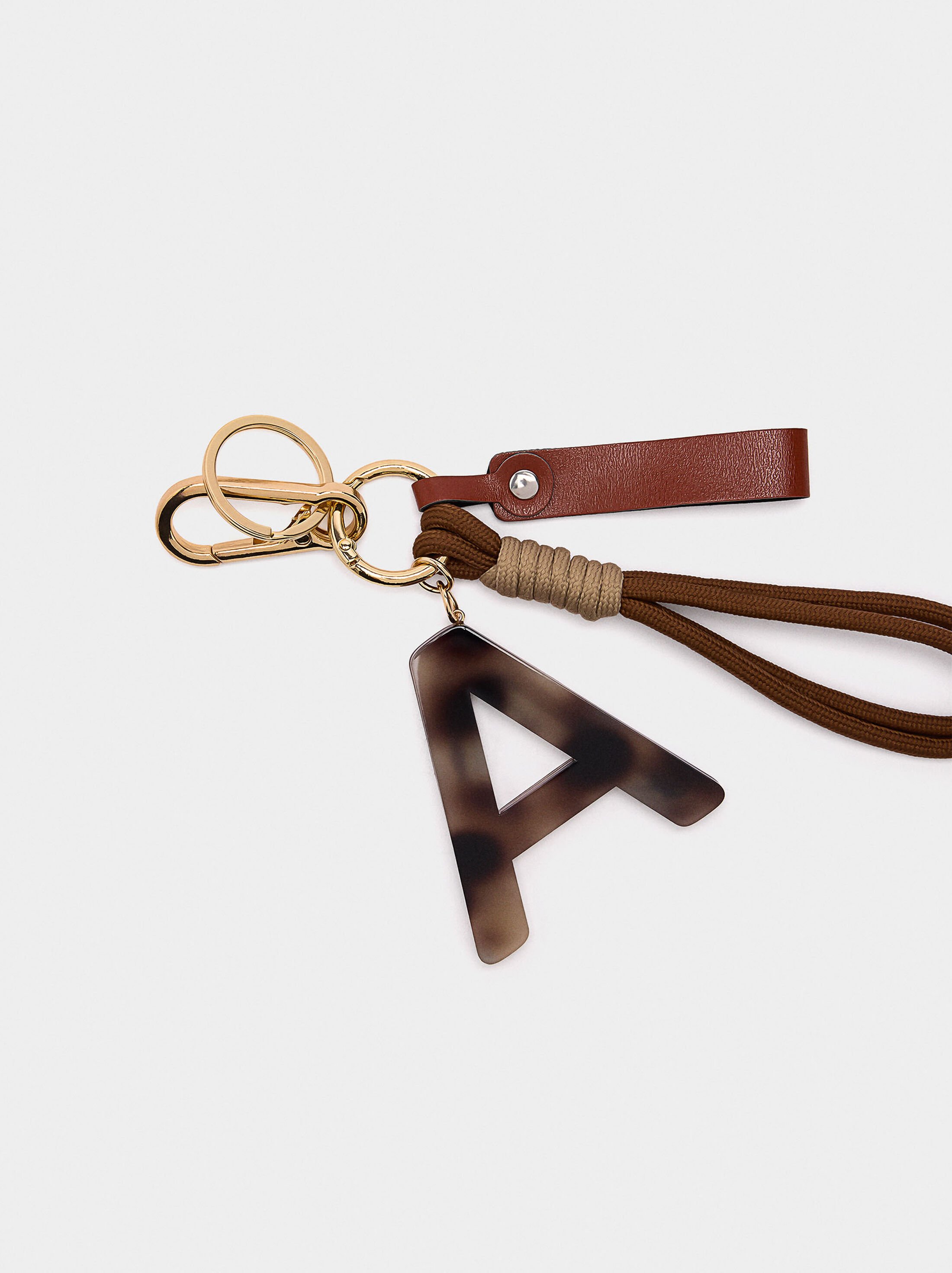 Clauer amb charm de lletra image number 1.0