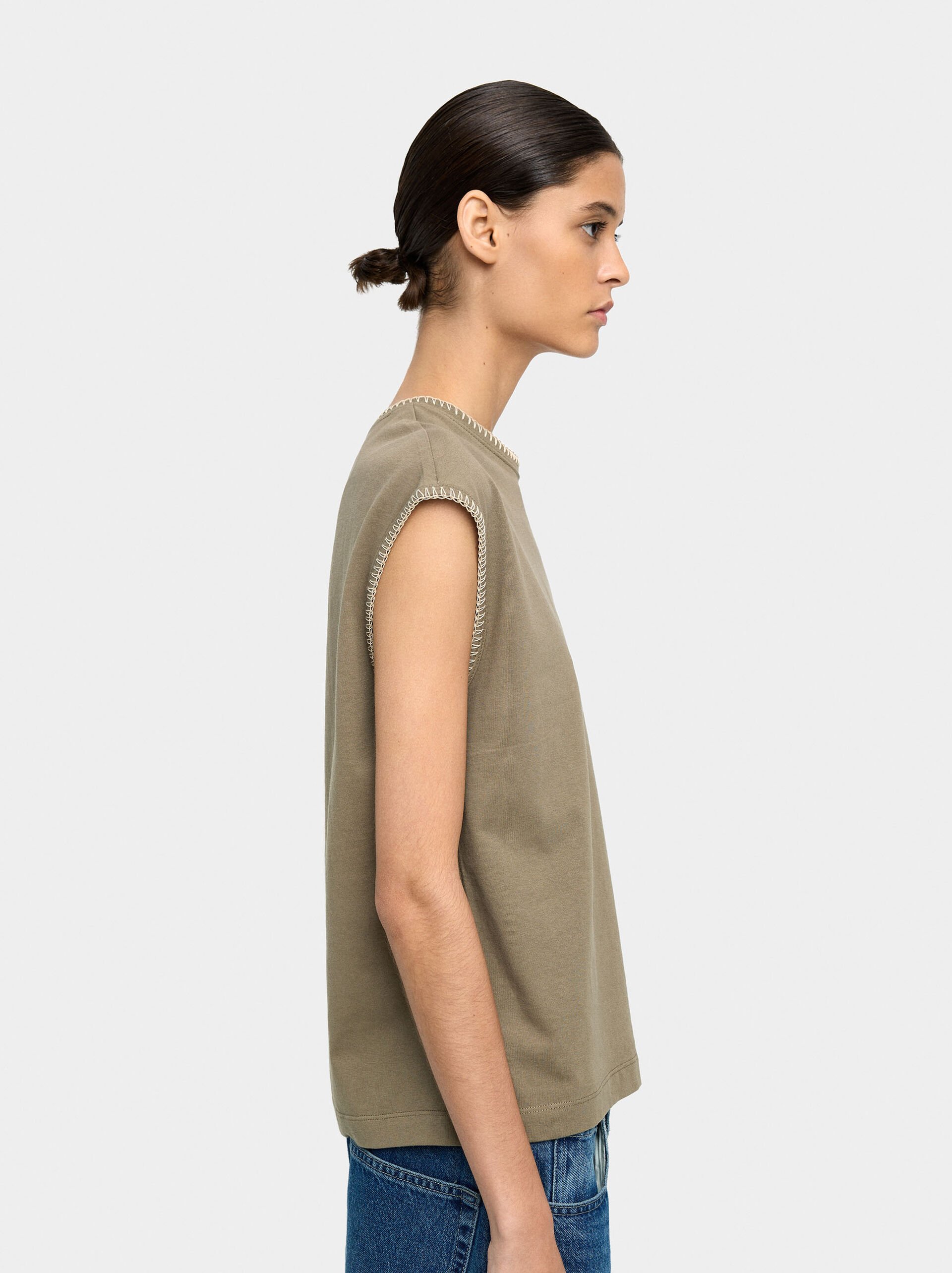 100% Cotton t-shirt with marked edges image number 2.0