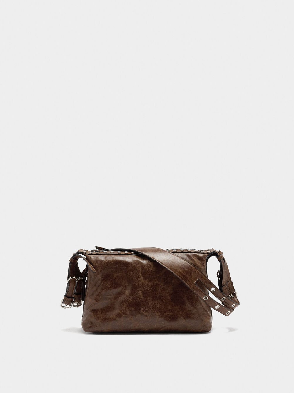 Bolso de hombro con tachuelas