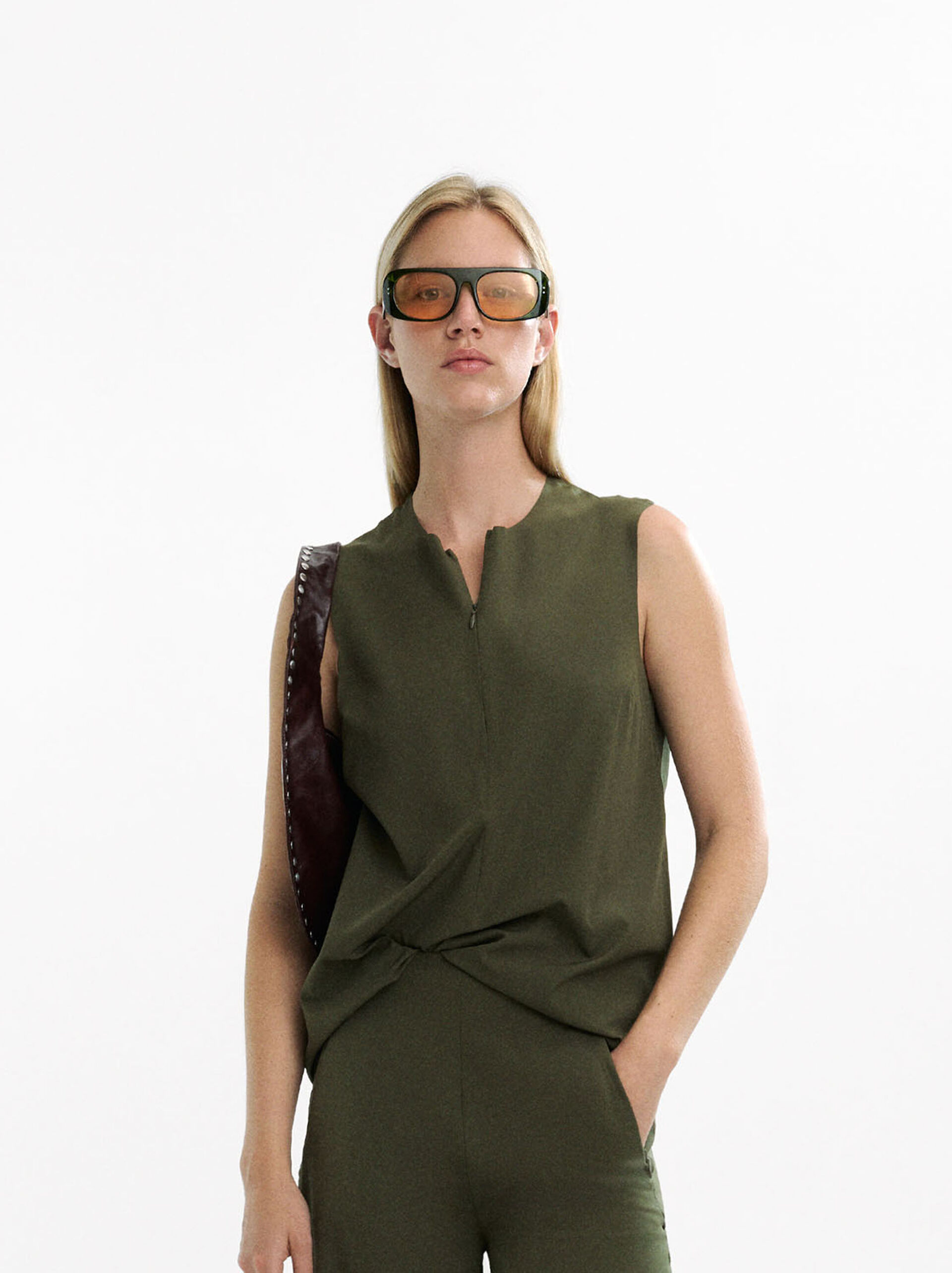 Top with zipper image number 6.0