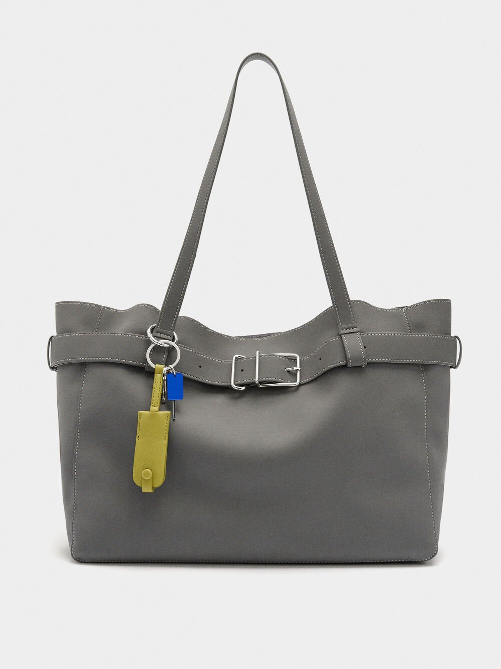 Shopper bag with belt and pendant