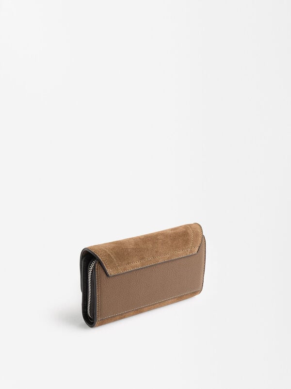 Leather coin purse with flap closure