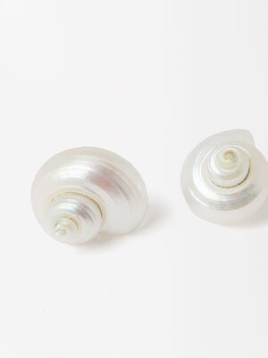 Earrings With Seashells image number 1.0