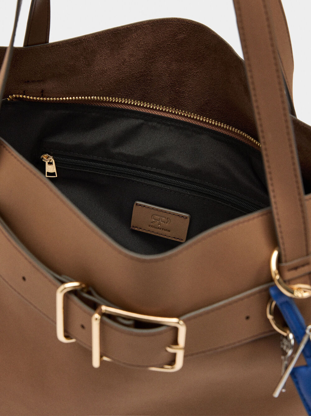 Shopper bag with belt and pendant