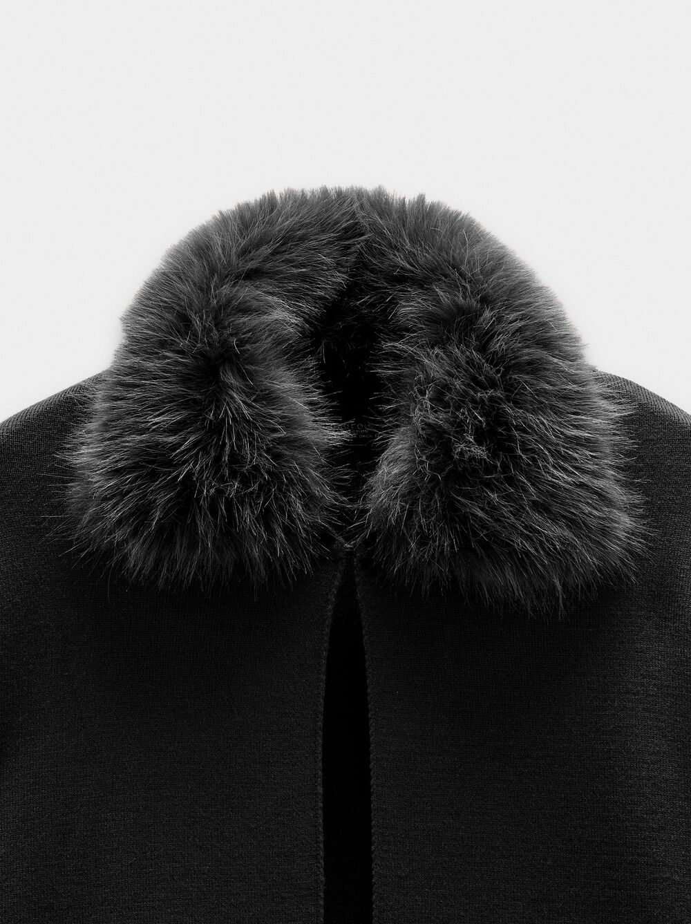 Poncho en maille avec col effet poil