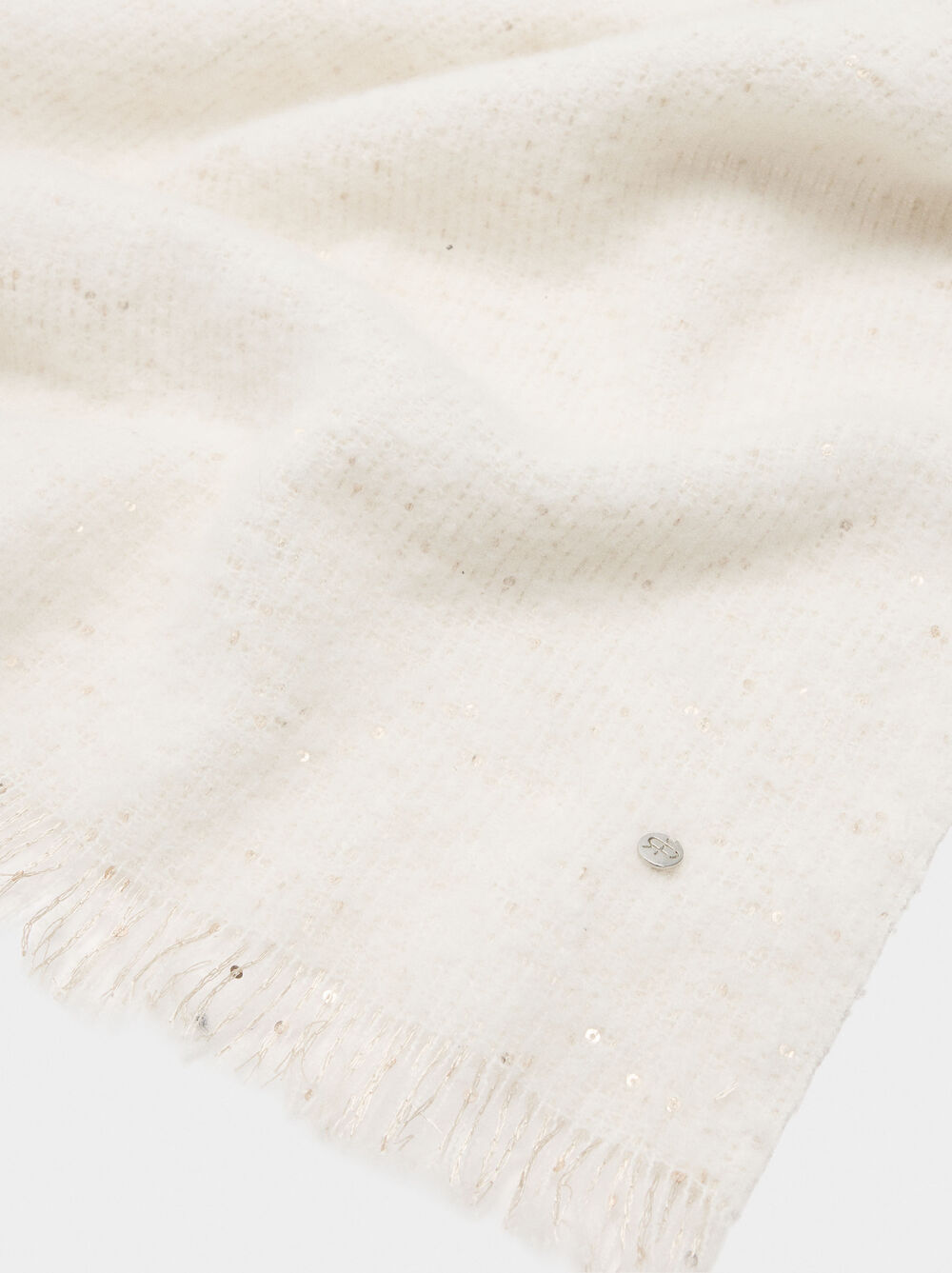 Scarf with sequins and fringes