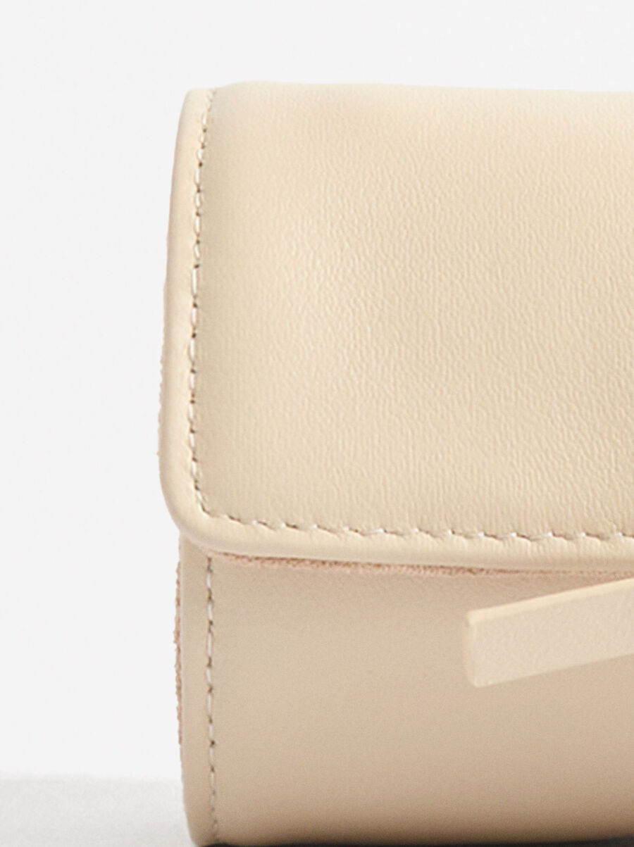 Leather roll jewelry case