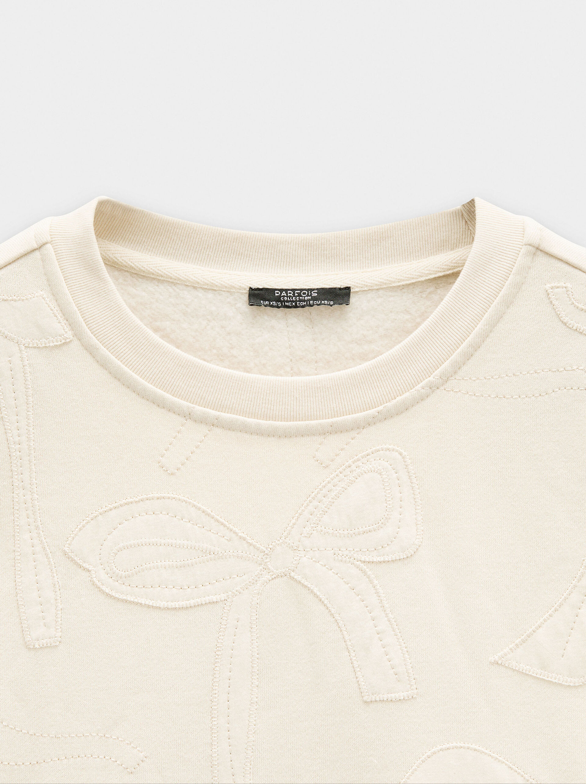 Sweatshirt with embroidered bows image number 5.0