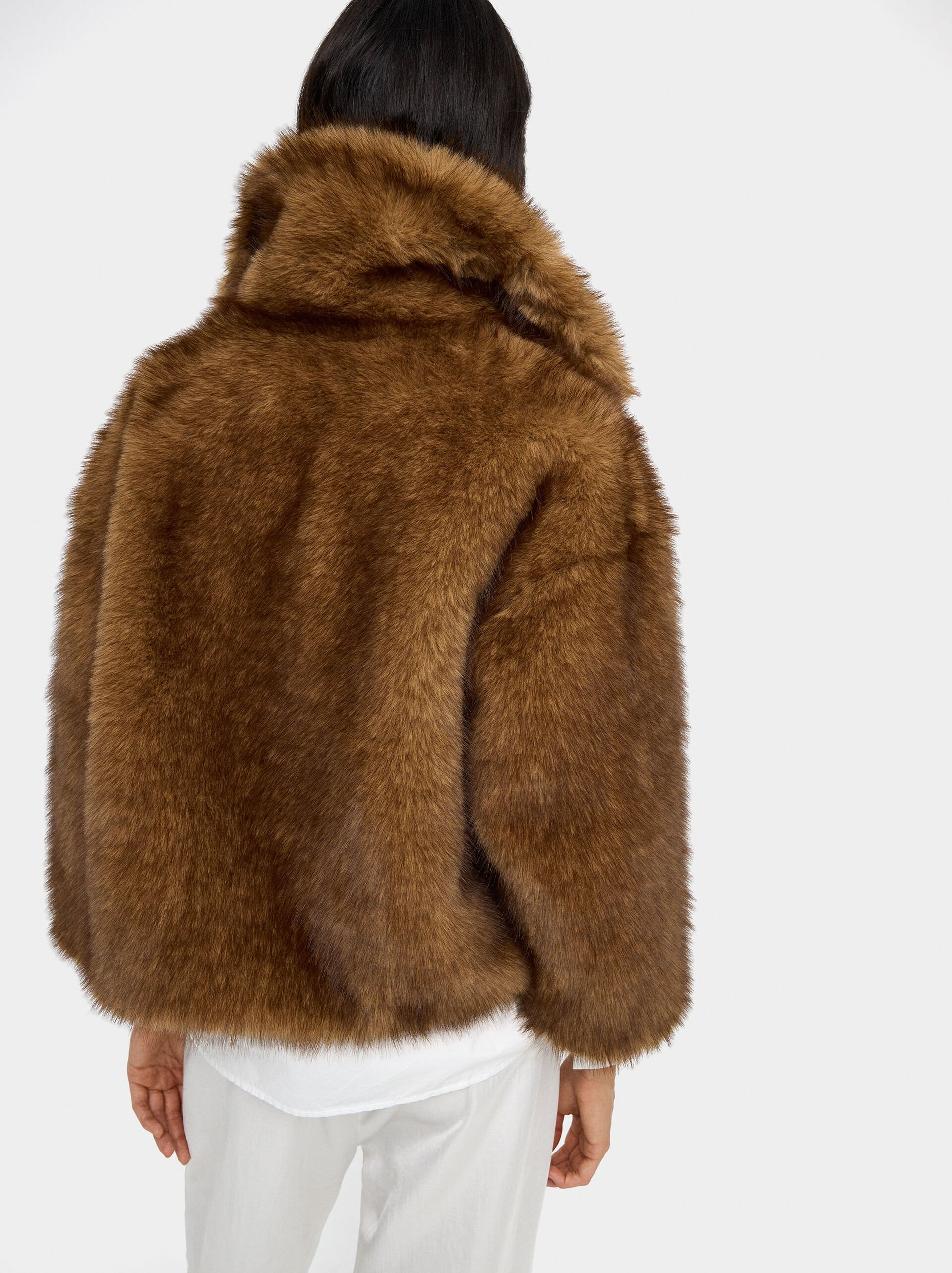 Voluminous coat with fur effect image number 3.0