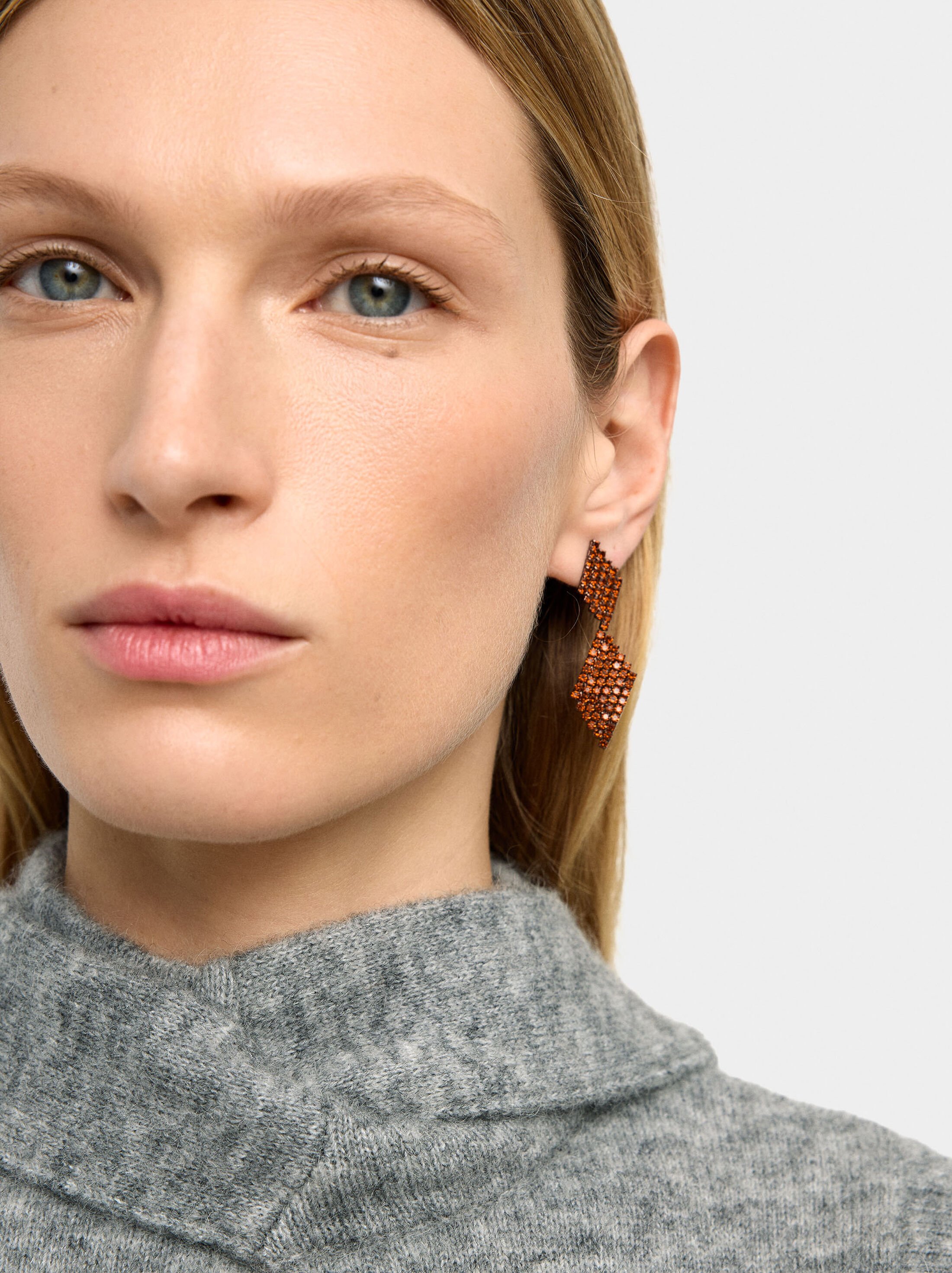 Diamond-shaped earrings with zirconia image number 0.0