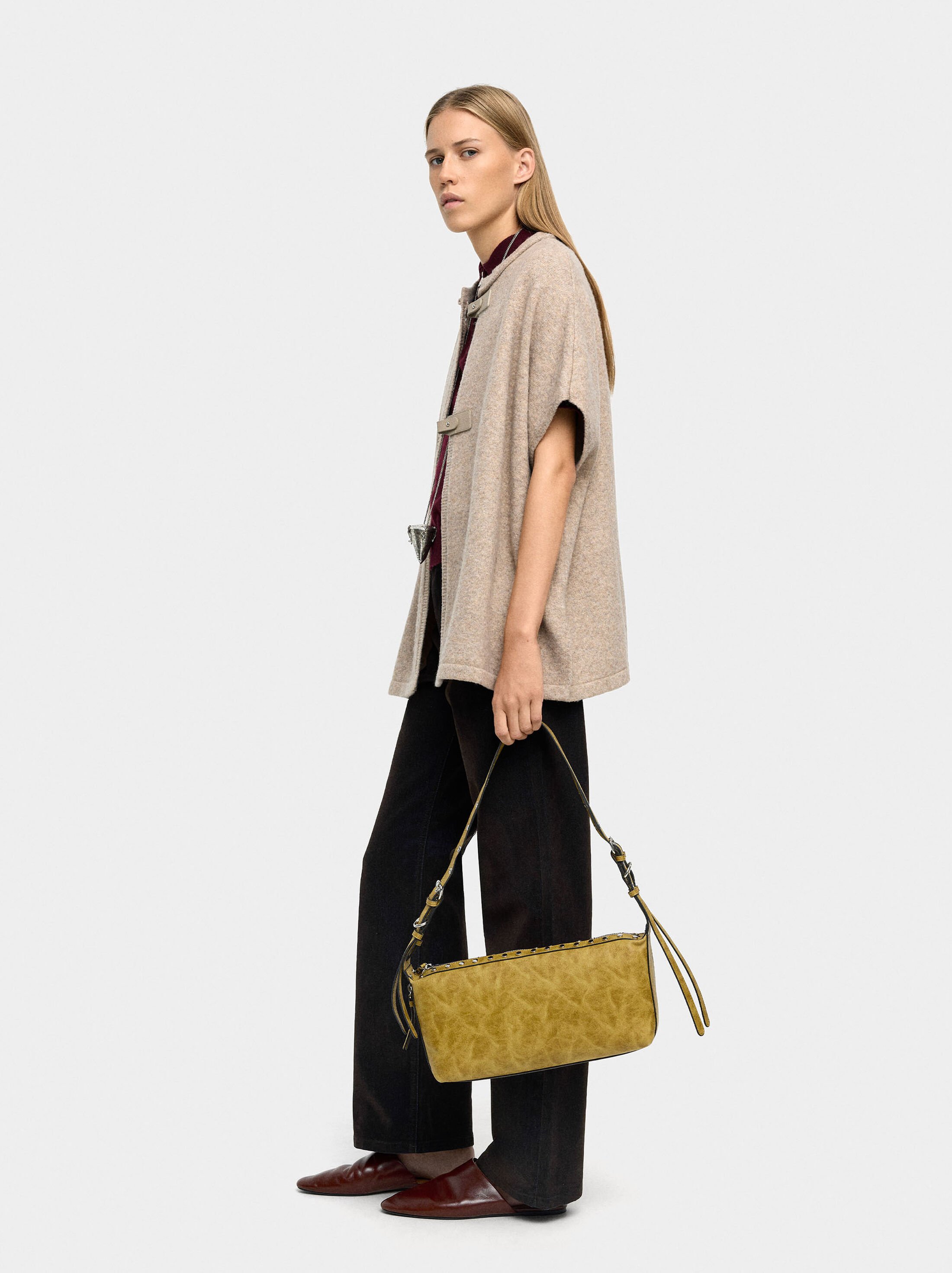 Poncho de punto con hebillas image number 1.0