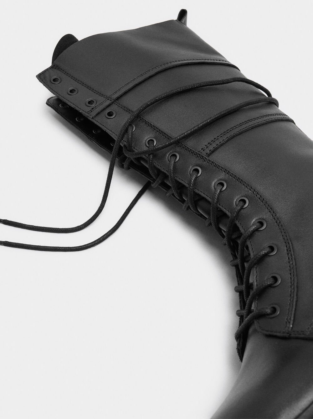 High shaft boots with laces