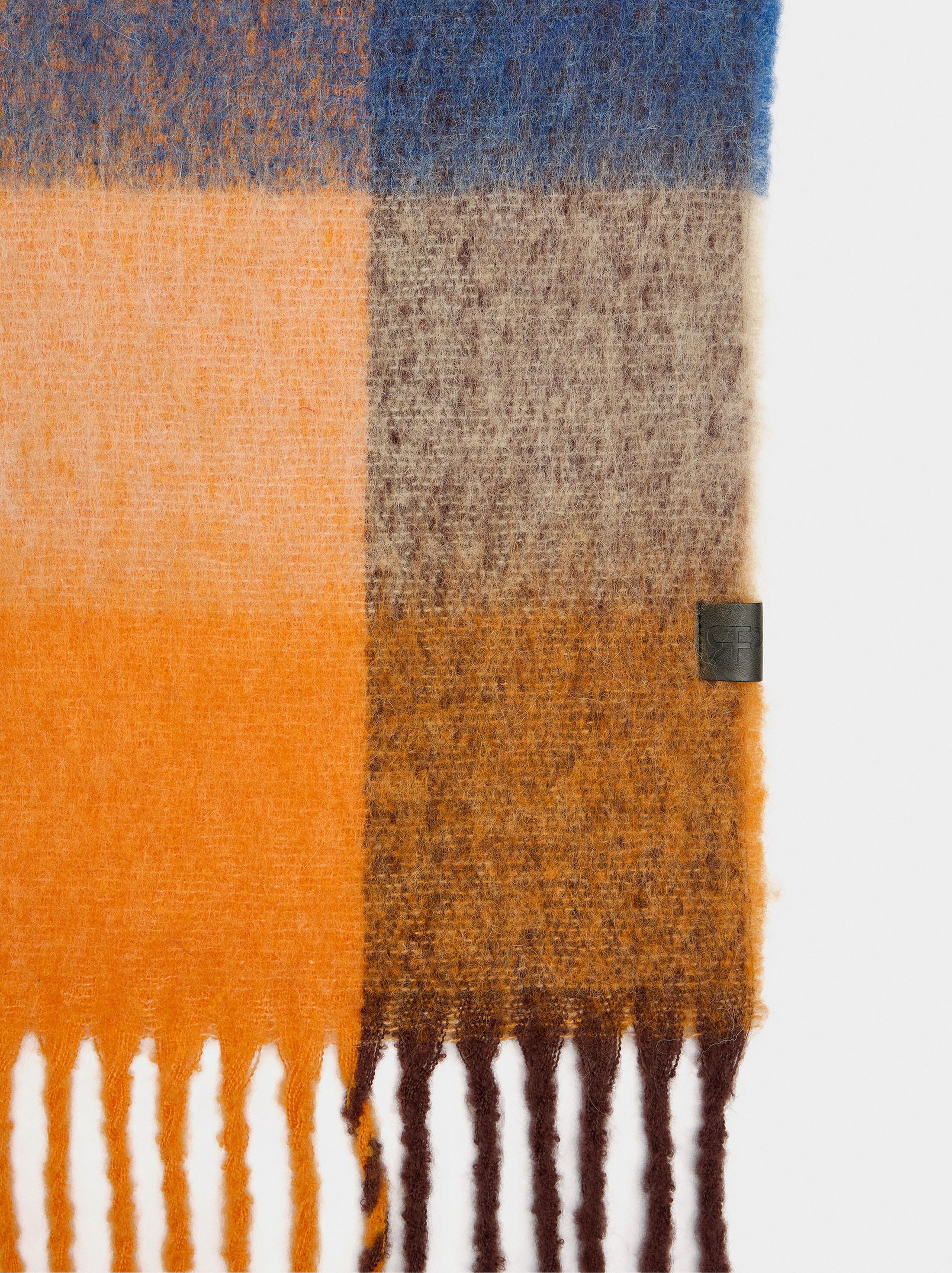 Scarf with squares and fringes image number 1.0