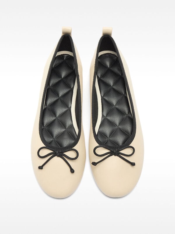 Ballet flats with bow