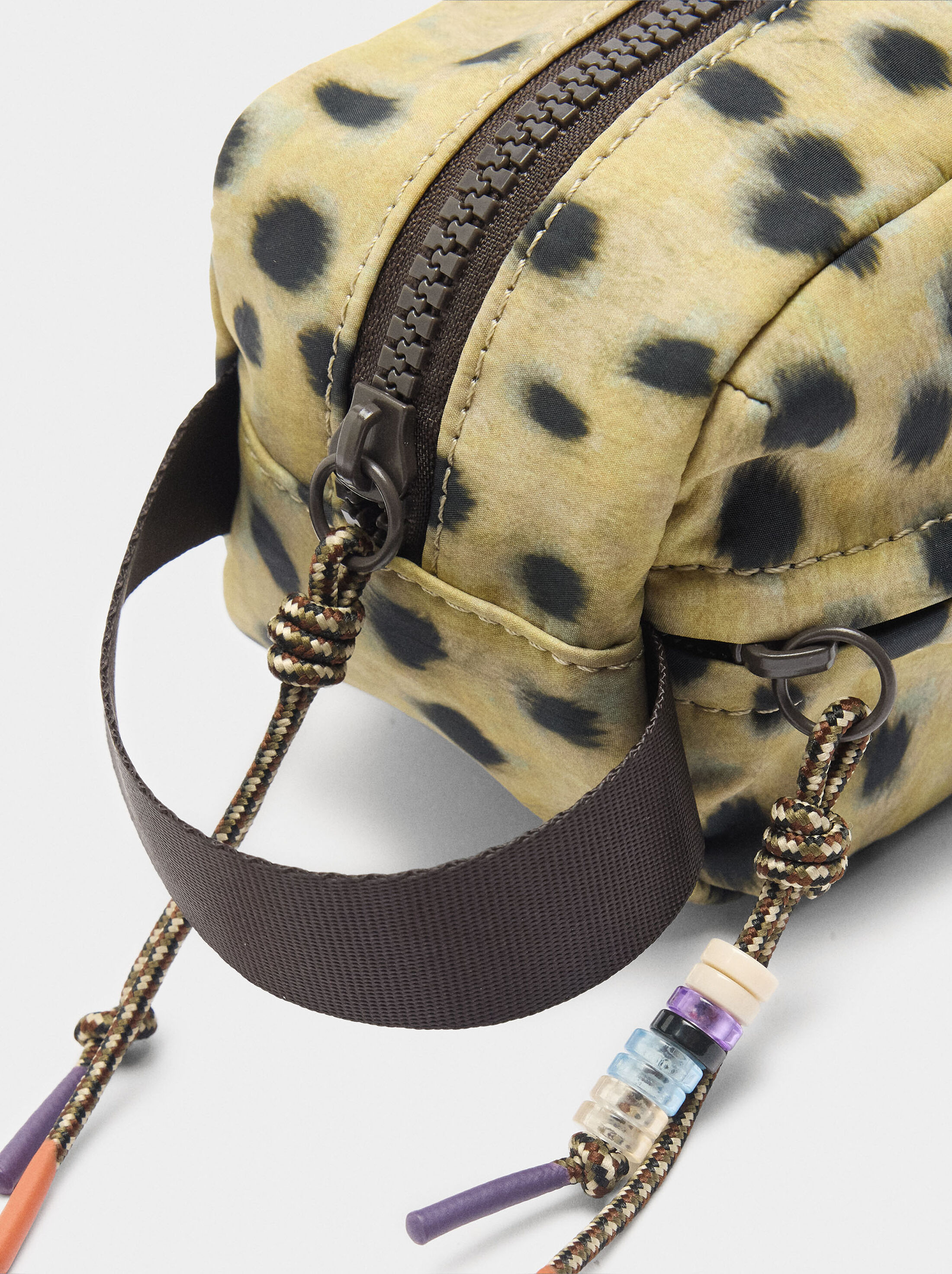Nylon case with animal print image number 1.0