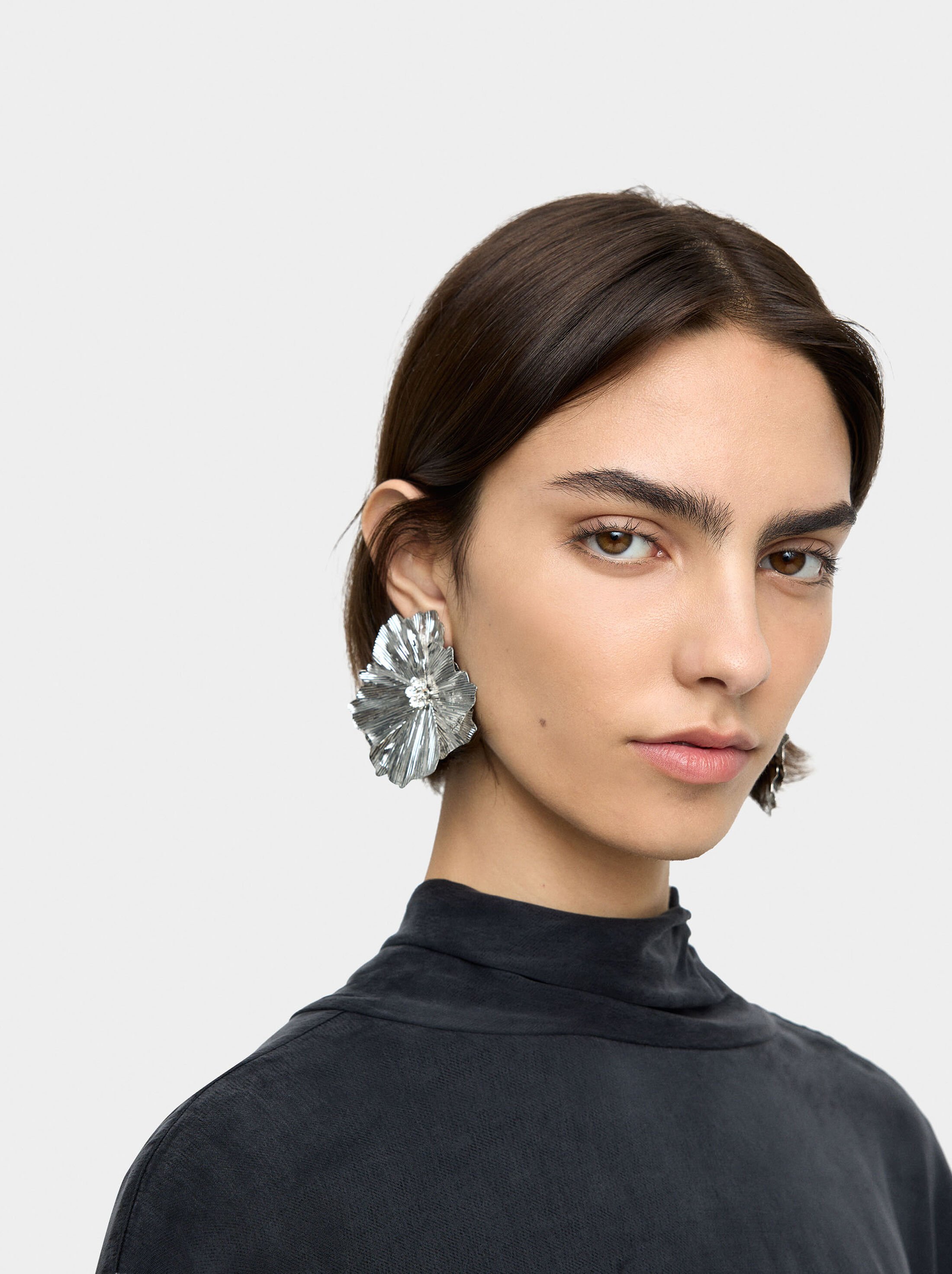 Maxi double flower earrings with enamel image number 0.0