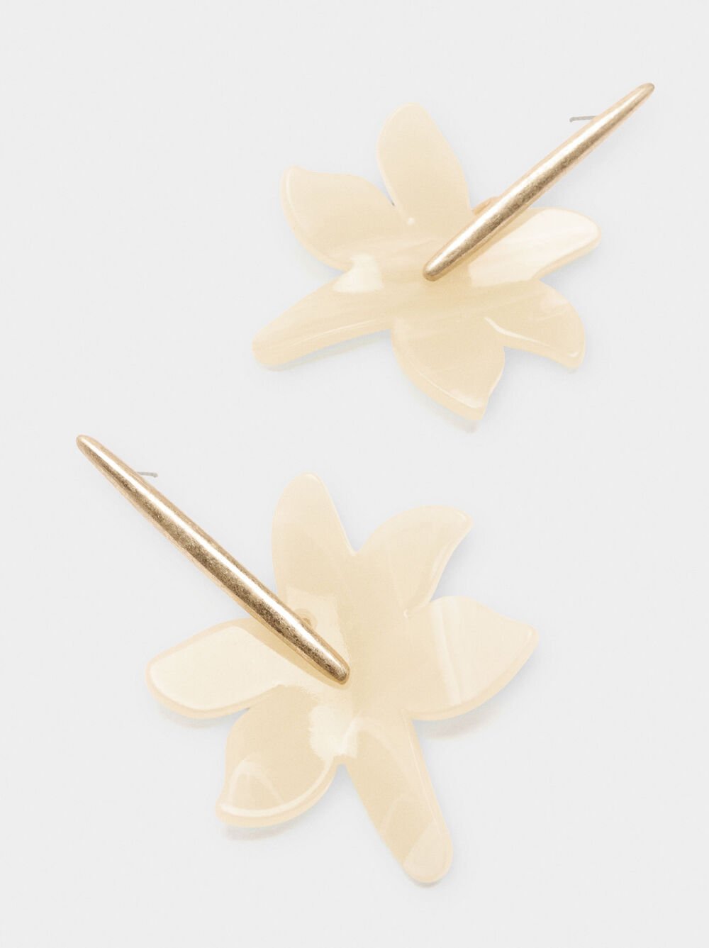 Long earrings with pearly flower