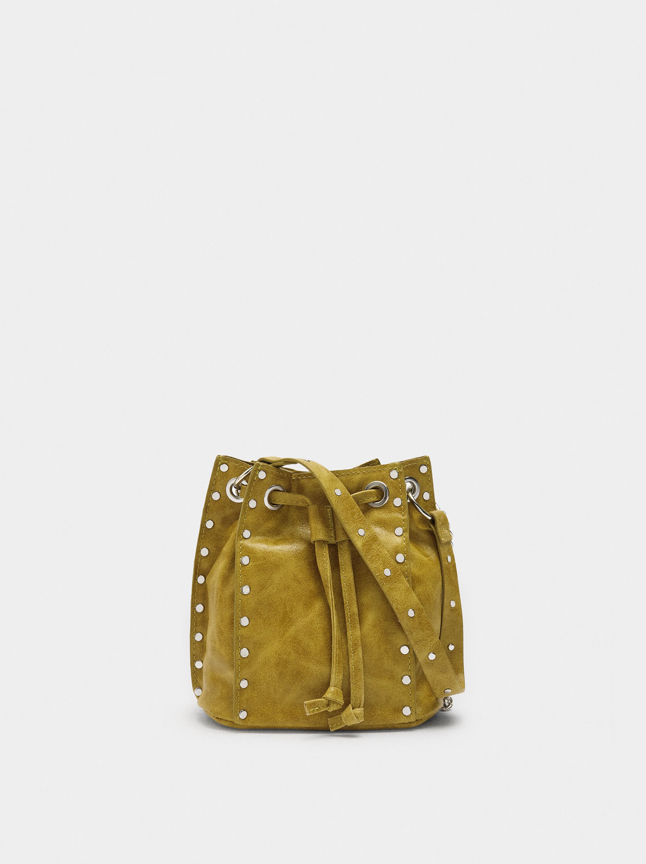 Bolso de hombro con tachuelas  image number 0.0