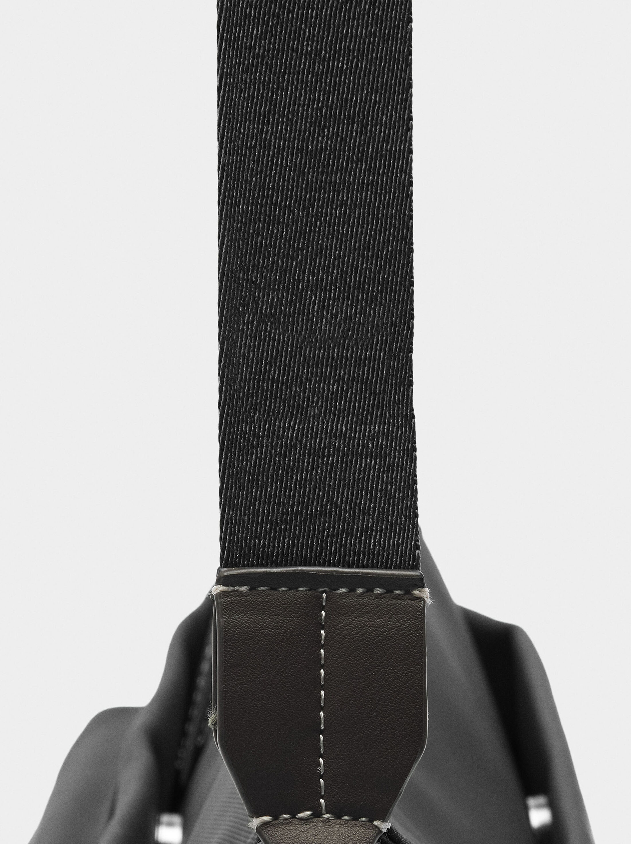 Bossa bandolera de efecto niló image number 5.0