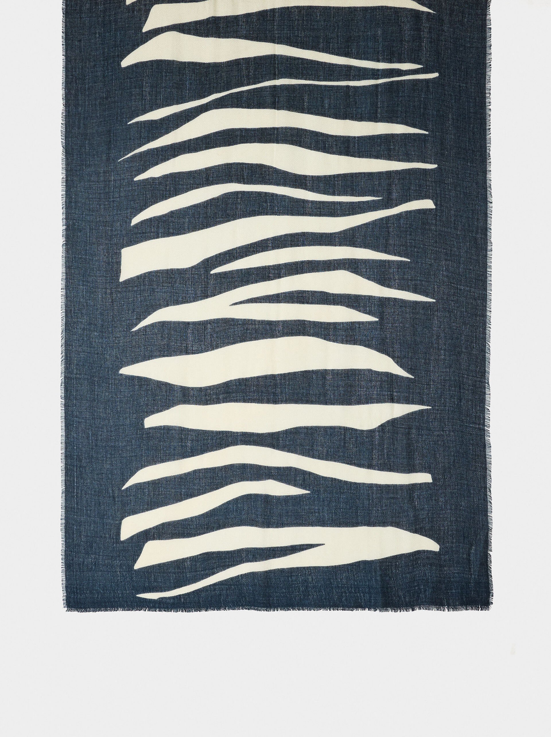 Printed frayed scarf image number 3.0