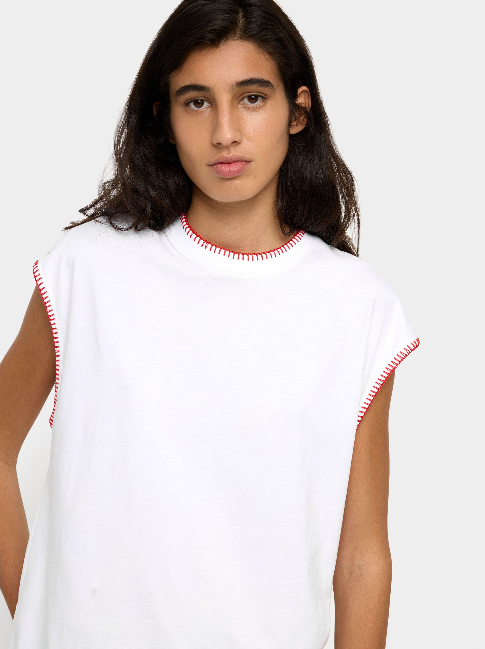 100% Cotton t-shirt with marked edges image number 3.0