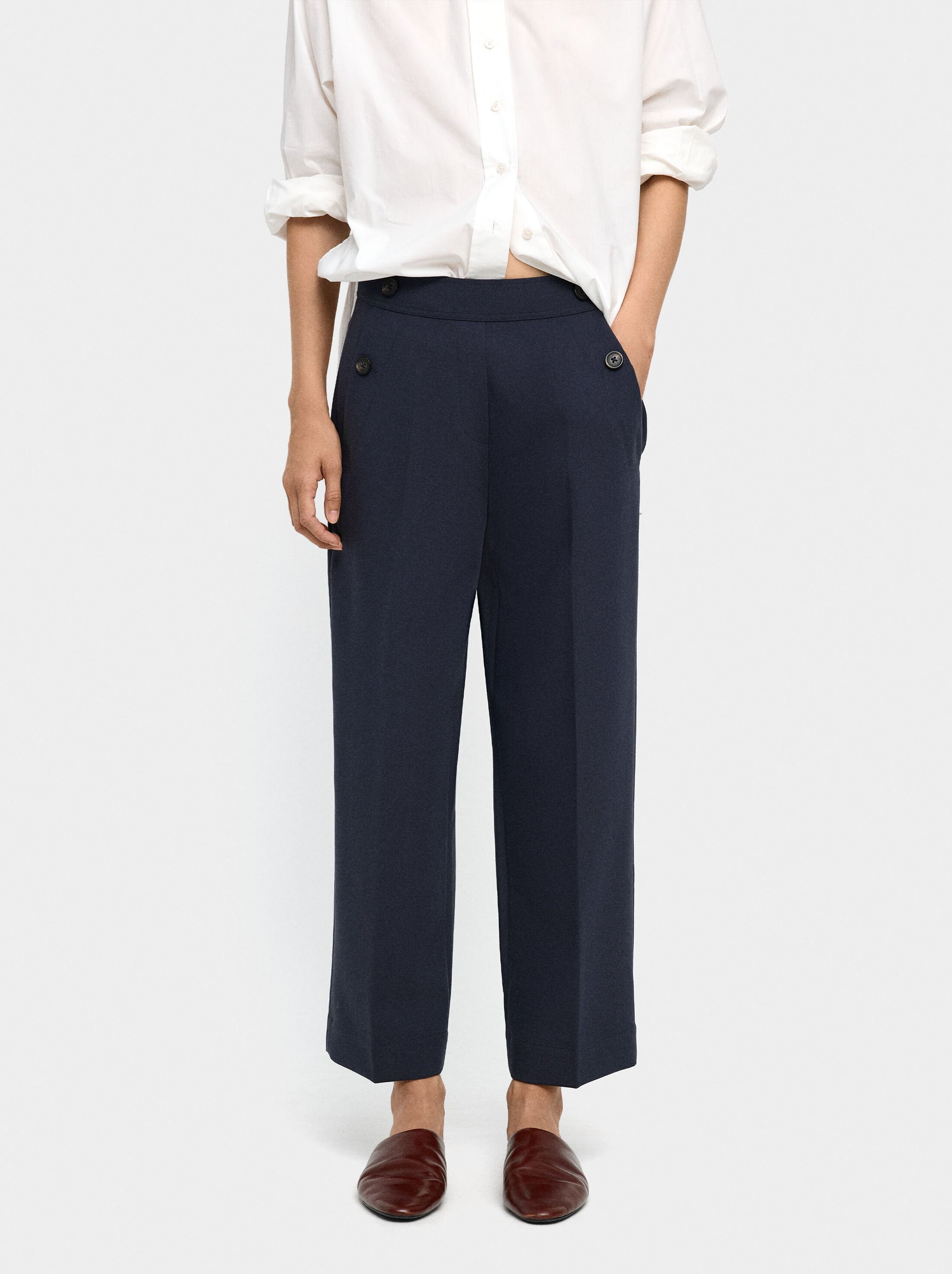 Fluid trousers with pockets image number 1.0