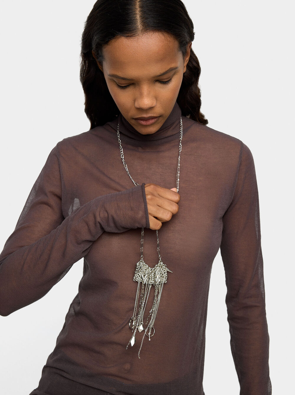 Collier long avec pendentif en chaînes