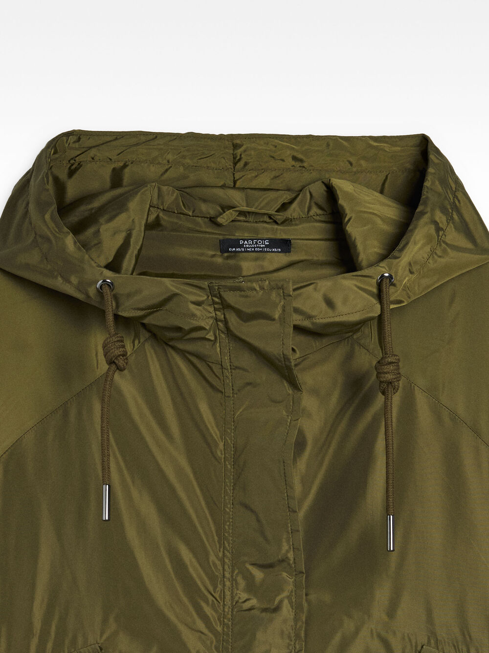 Satinjacke mit Kapuze