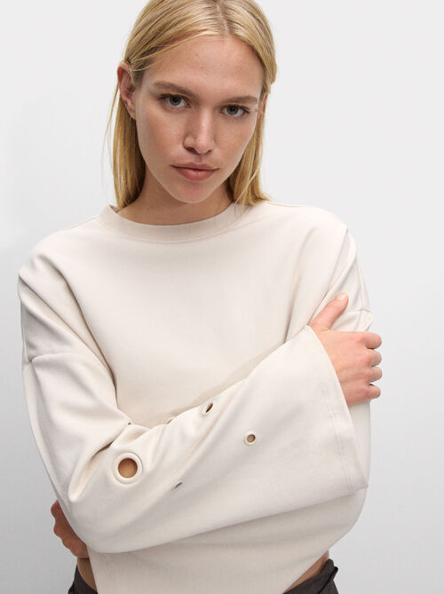 Sweatshirt mit Nieten