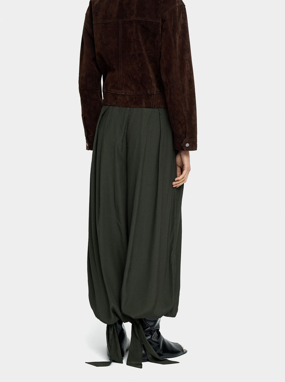 Baggy trousers with straps