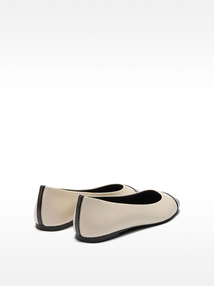 Contrast ballet flats 