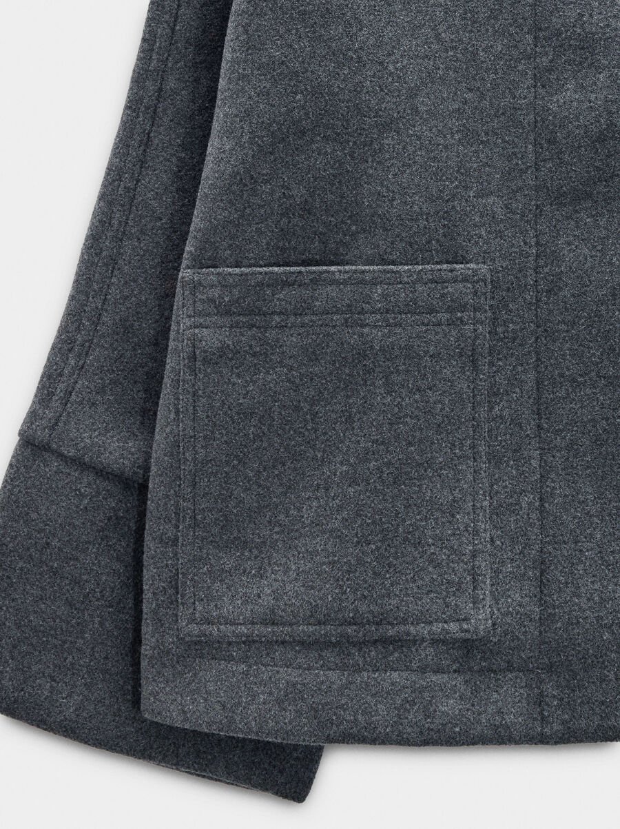 Chaqueta con cuello alto