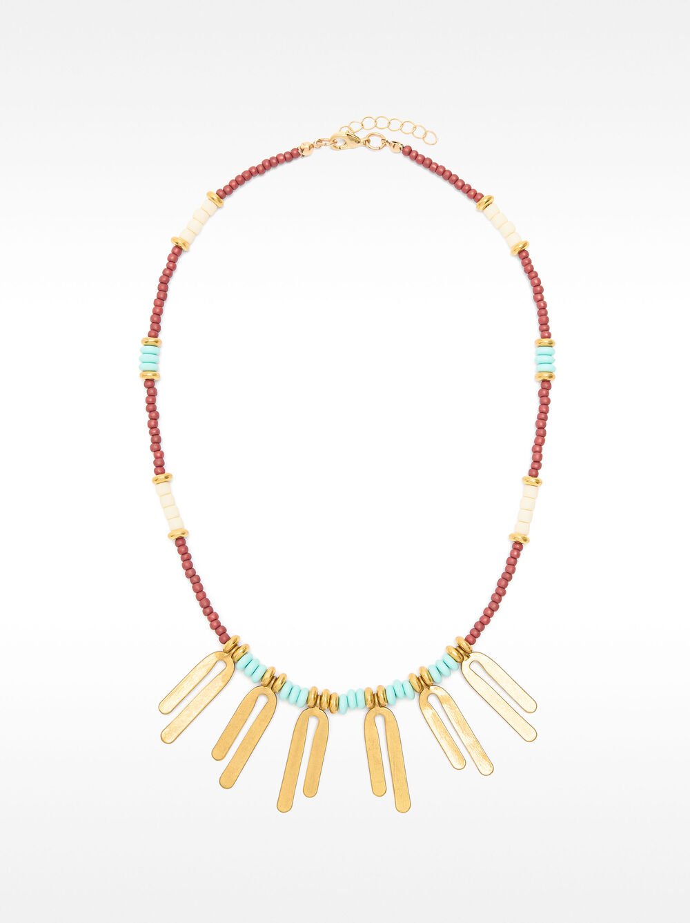 Short necklace with beads