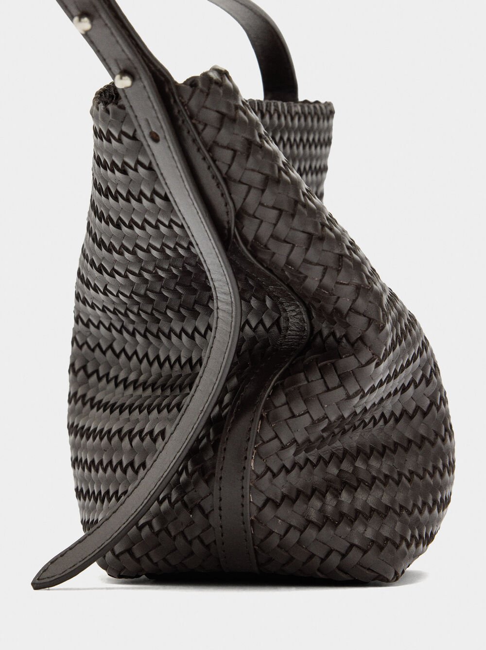 Shoulder bag with braided leather