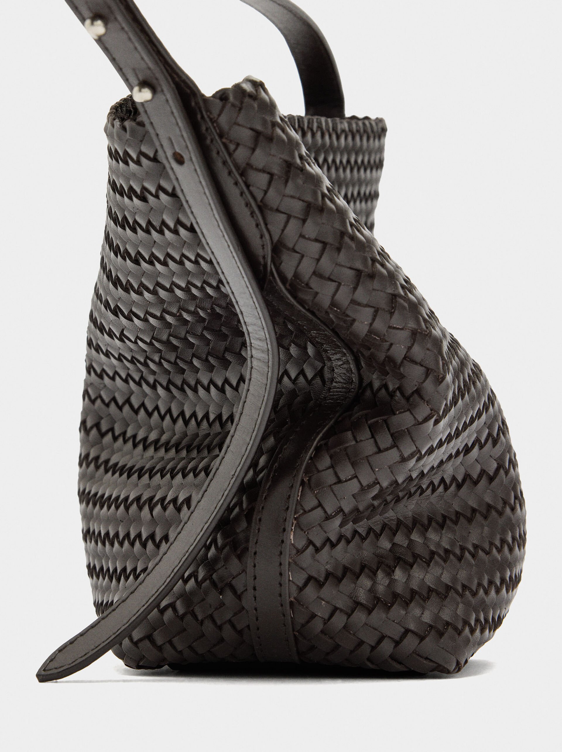 Shoulder bag with braided leather image number 3.0