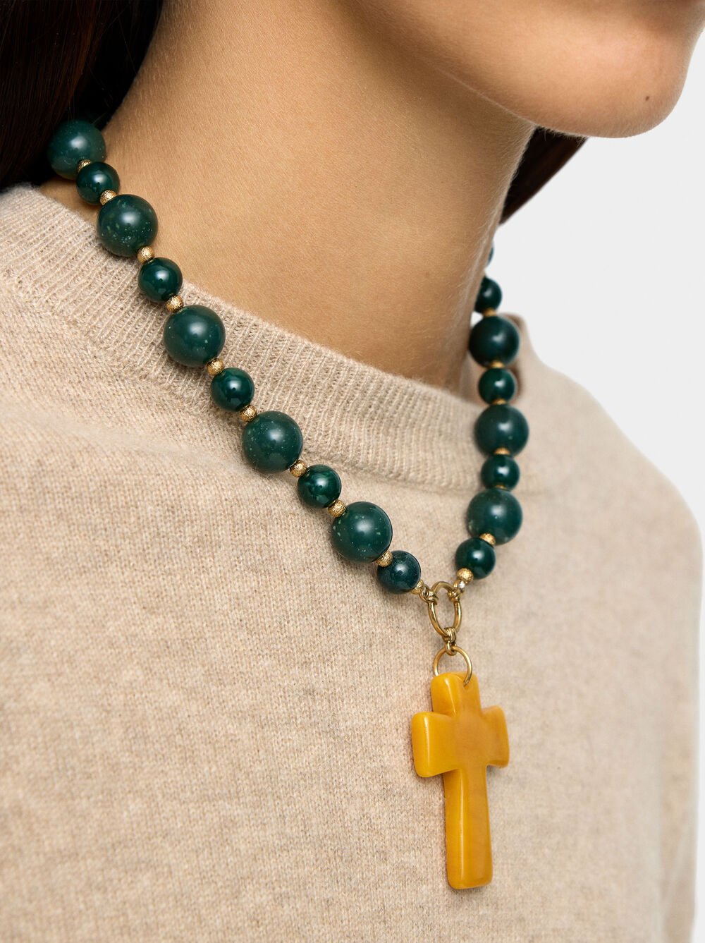 Short necklace of beads with cross pendant