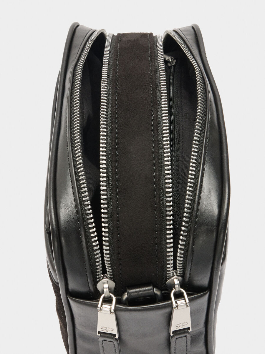 Bolso bandolera contraste de texturas