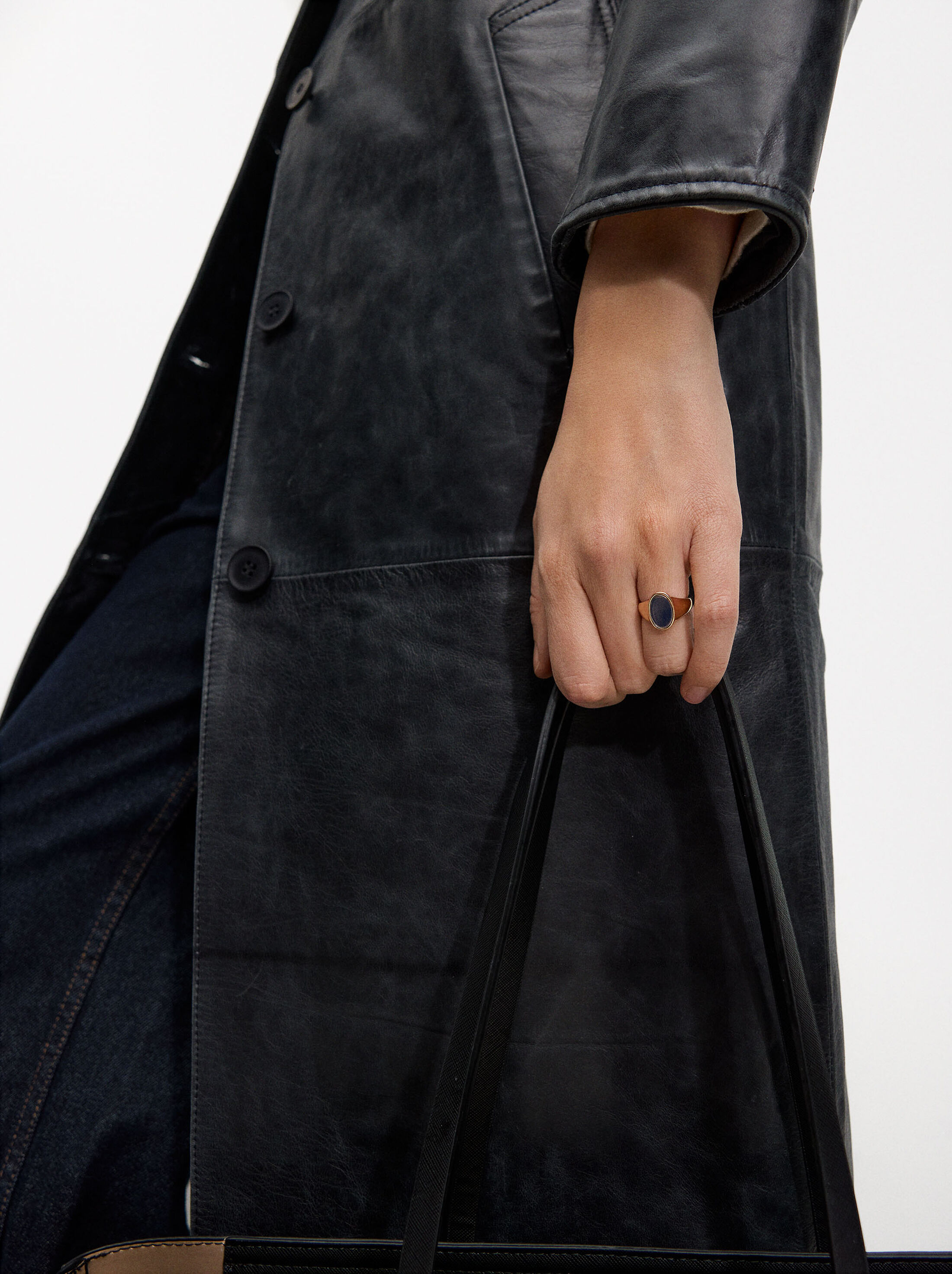 Bicolor oval ring  image number 1.0