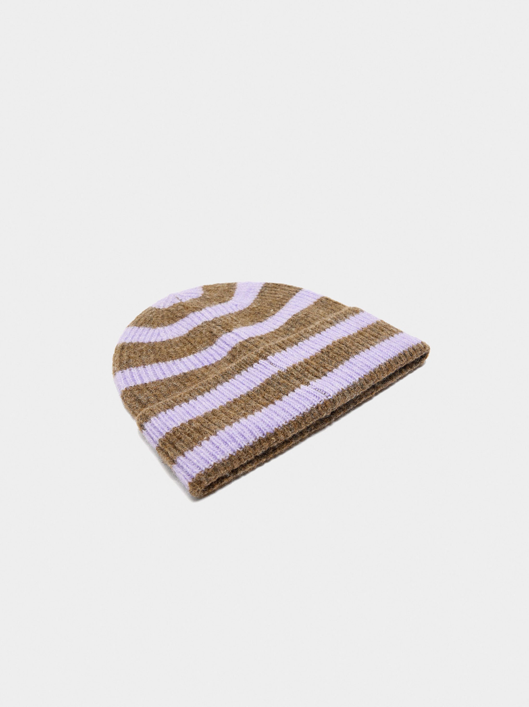 Hat with stripes and cuff image number 2.0