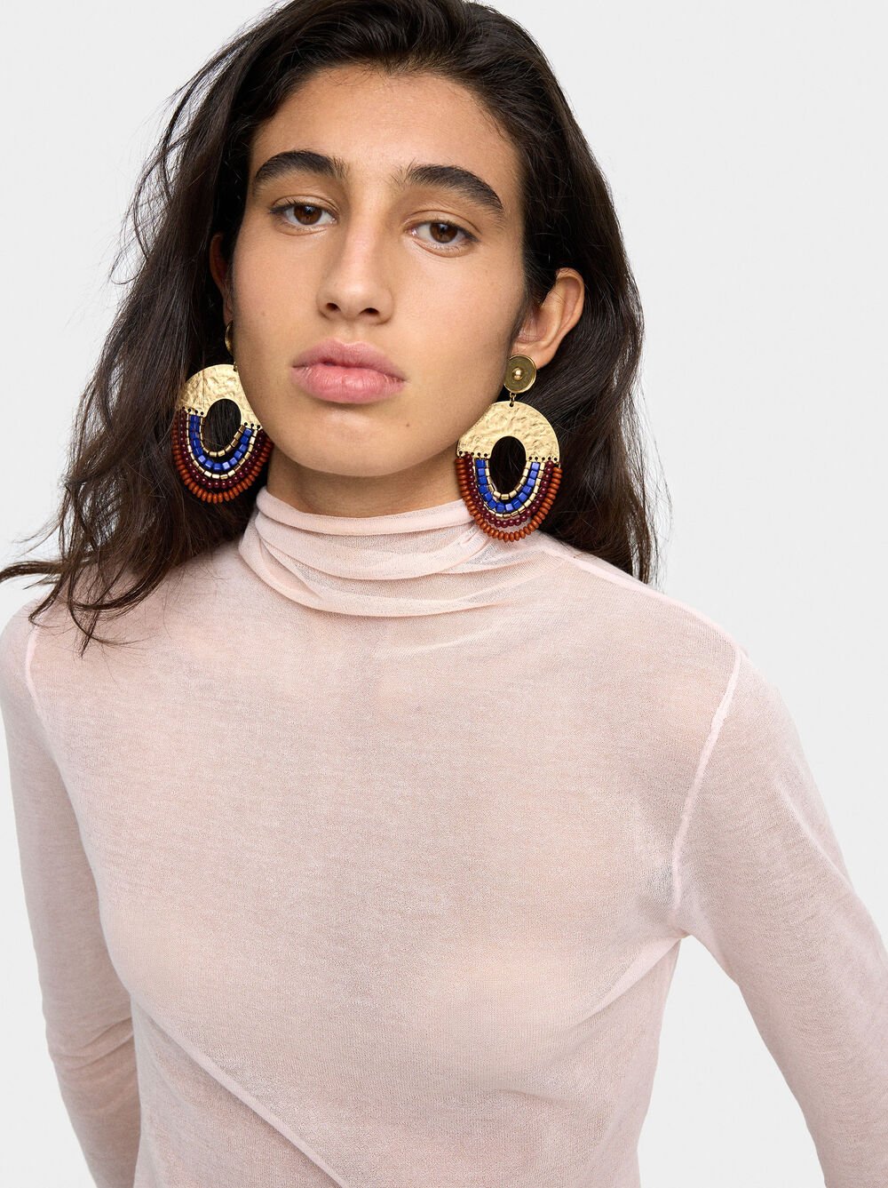 Arch earrings with beads