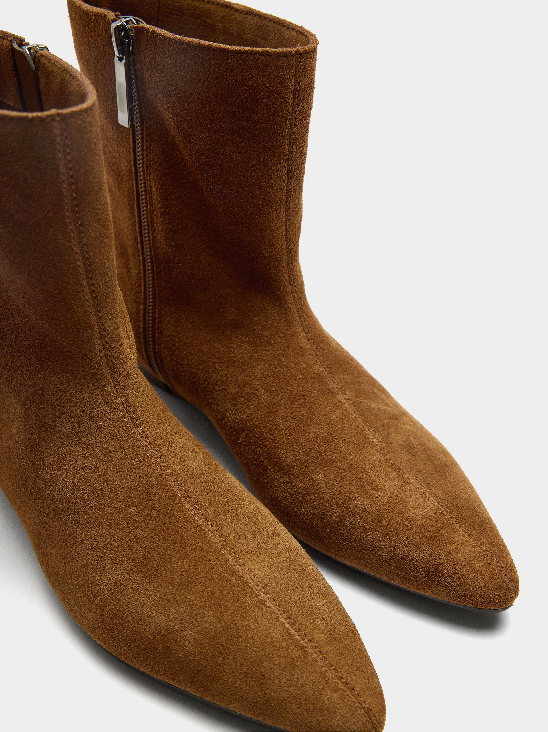 Leather ankle boots with topstitching image number 5.0