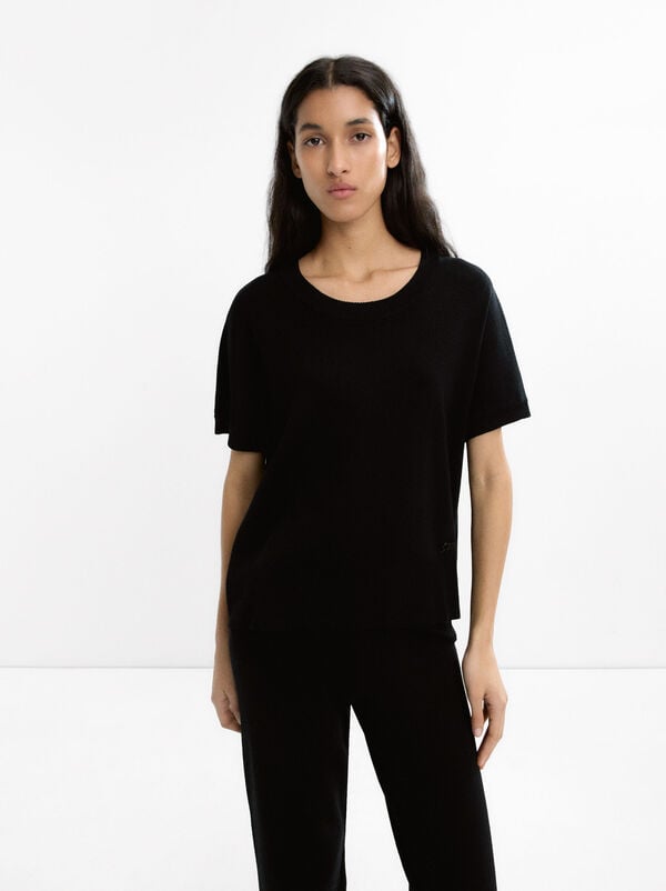 Knit sweater with round neckline