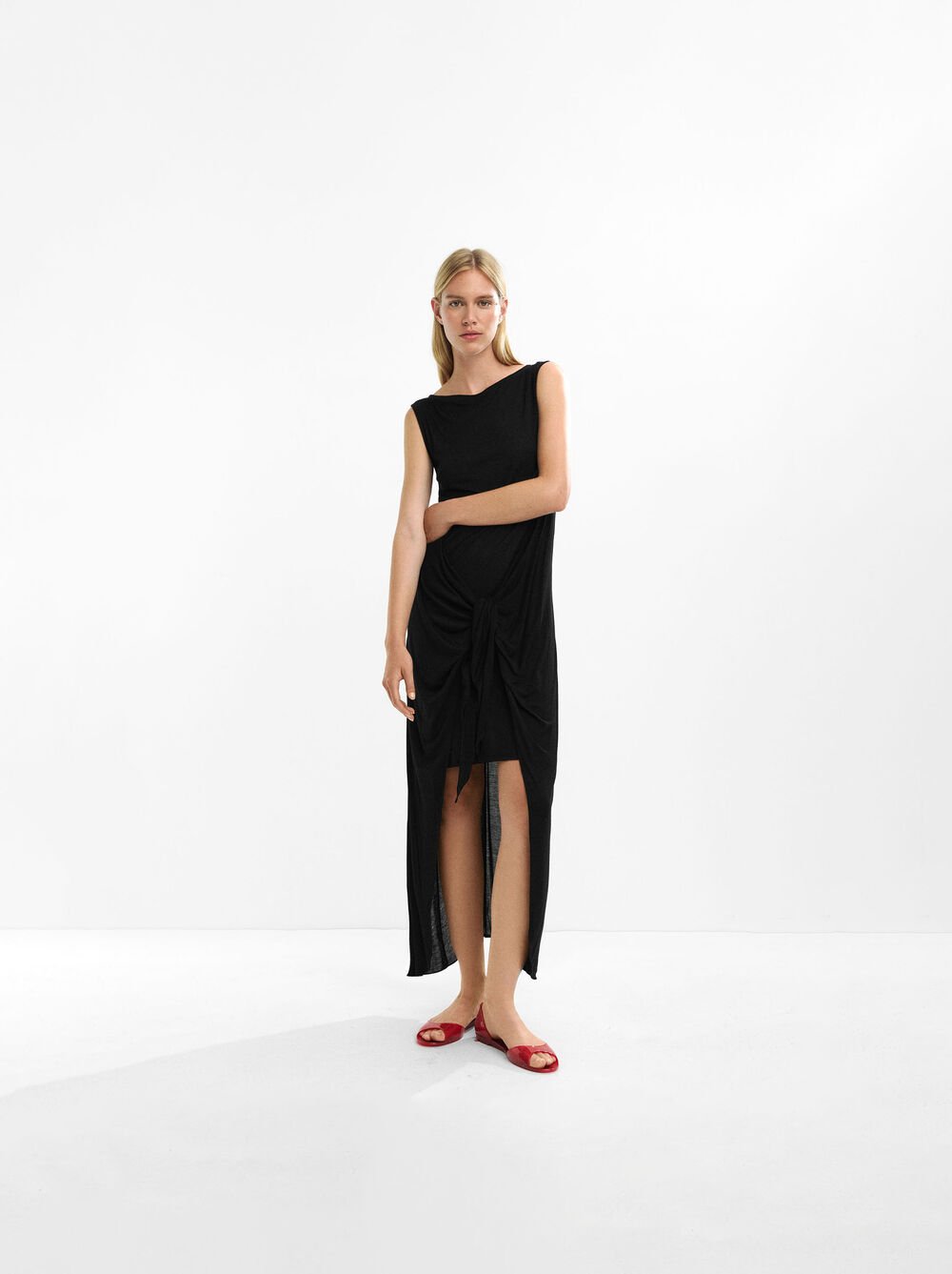 Vestido drapeado con lazo