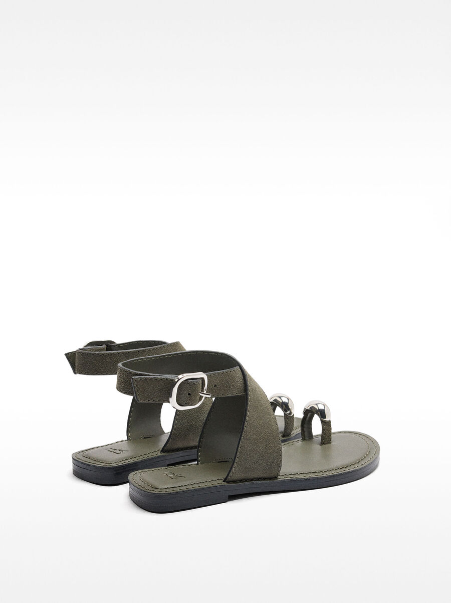 Sandalias de piel con detalle metálico